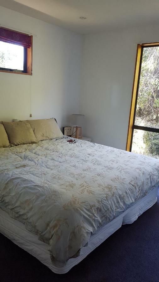Villa Tranquil Treehouse à Christchurch Extérieur photo